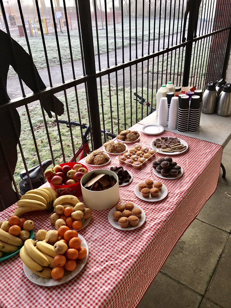 250 runners! #loveparkrun Thanks <a href="/warrington_rc/">Warrington RC</a> for the pacers. High5 the #volunteers <a href="/sarahleigh140/">Sarah Leigh</a> for baking! <a href="/parkrunUK/">parkrun UK</a> @FitbitUK x❤️x