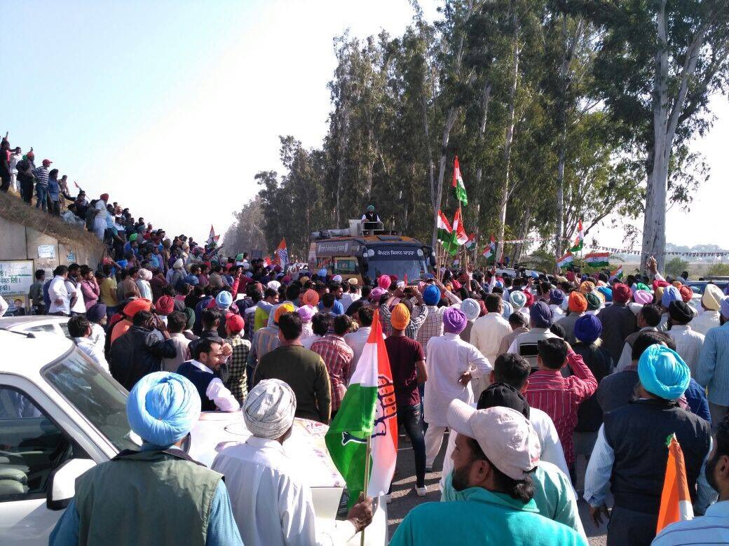 VSBrar4Captain's tweet photo. @PunjabDaCaptain @capt_amarinder get great response of Punjabis in #PatialaRoadShow
#CaptainSmartConnect #YouthCaptainDeNaal #bringbackCAS https://t.co/WdQA9cEg3Y