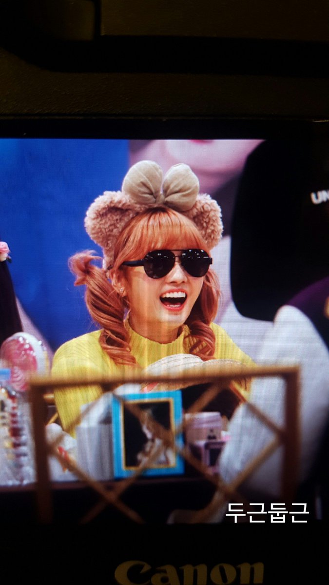 [트와이스] 오늘 트둥이 다들 뭔가를 쓰고 팬싸인회 하는 중 | 인스티즈