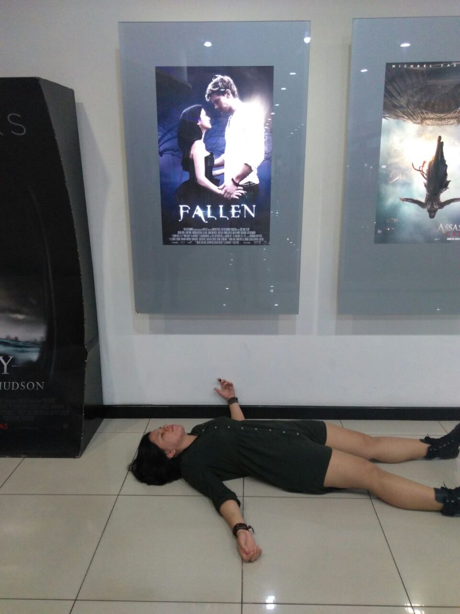 goticaacervo's tweet image. "My reaction finding the movie poster Fallen in theaters in Brazil"
#FallenMovie Via @lvngackles 
@laurenkatebooks @Fallen_Series @Addijay