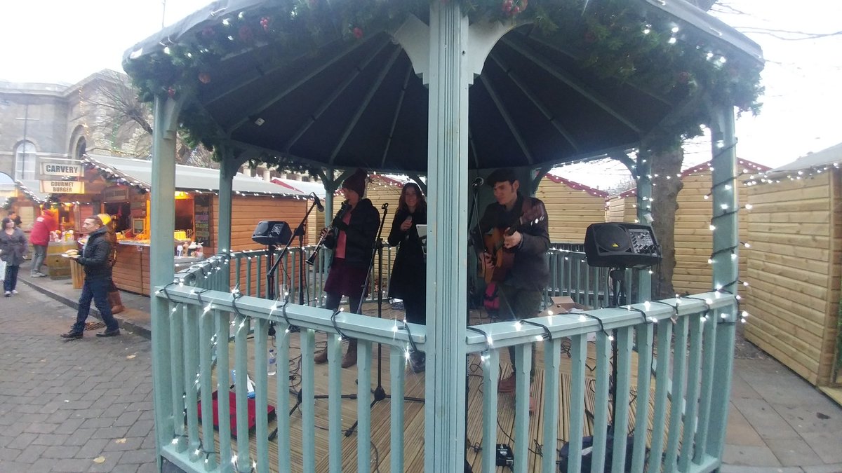 ExperienceSalis's tweet photo. Pure Pearl are cooking up a storm in the bandstand 
#salisburychristmasmarket2016 #live #vintage #folk #country #purepearl https://t.co/TDyuE0KK8d