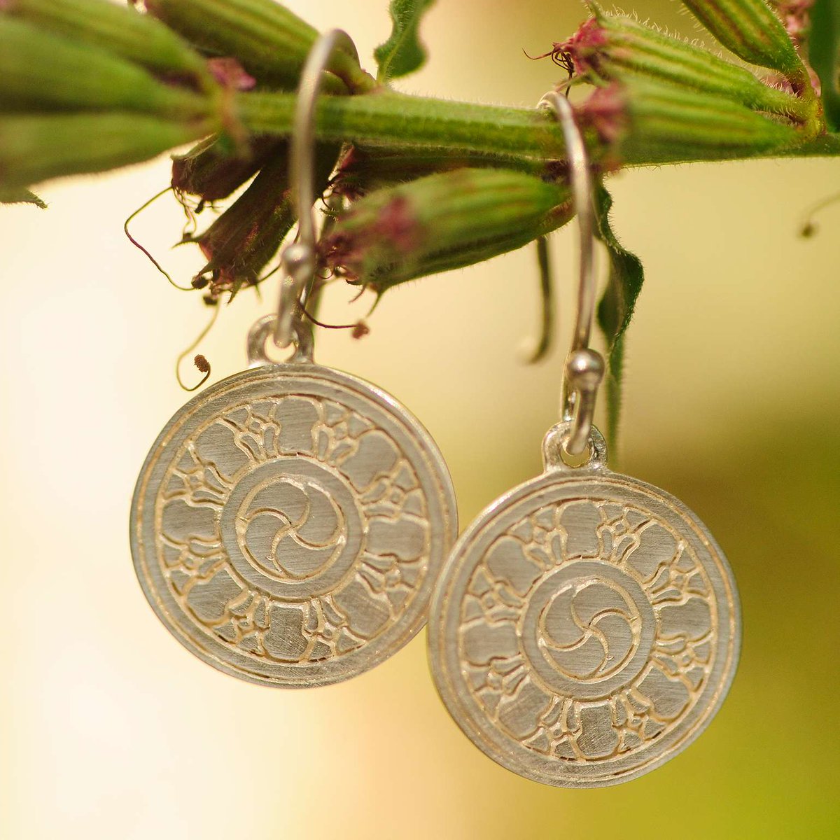 meandrojewelry's tweet photo. Give the gift of a never ending wheel of good fortune…https://t.co/ZdgowMrTV0 #everydayearrings #wheeloftransformation #meandro https://t.co/jIUEJQgVzP