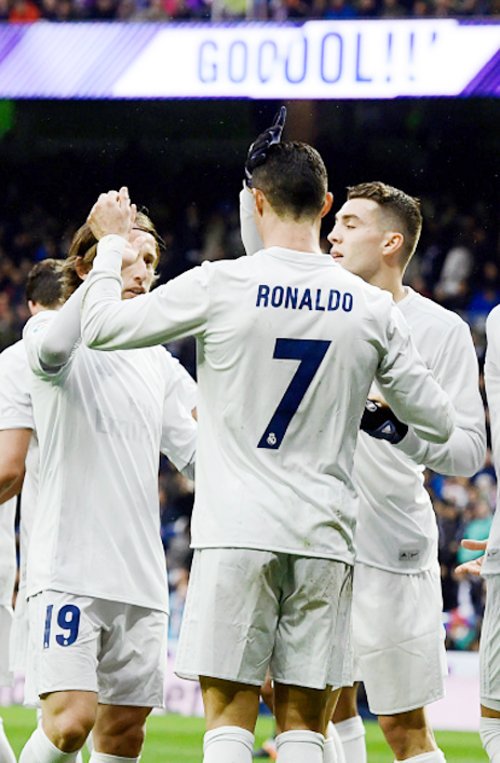 RMlaundecima's tweet photo. Modric Y Kovacic Celebrando El Gol Con Cristiano. https://t.co/fOtzGgsnOr