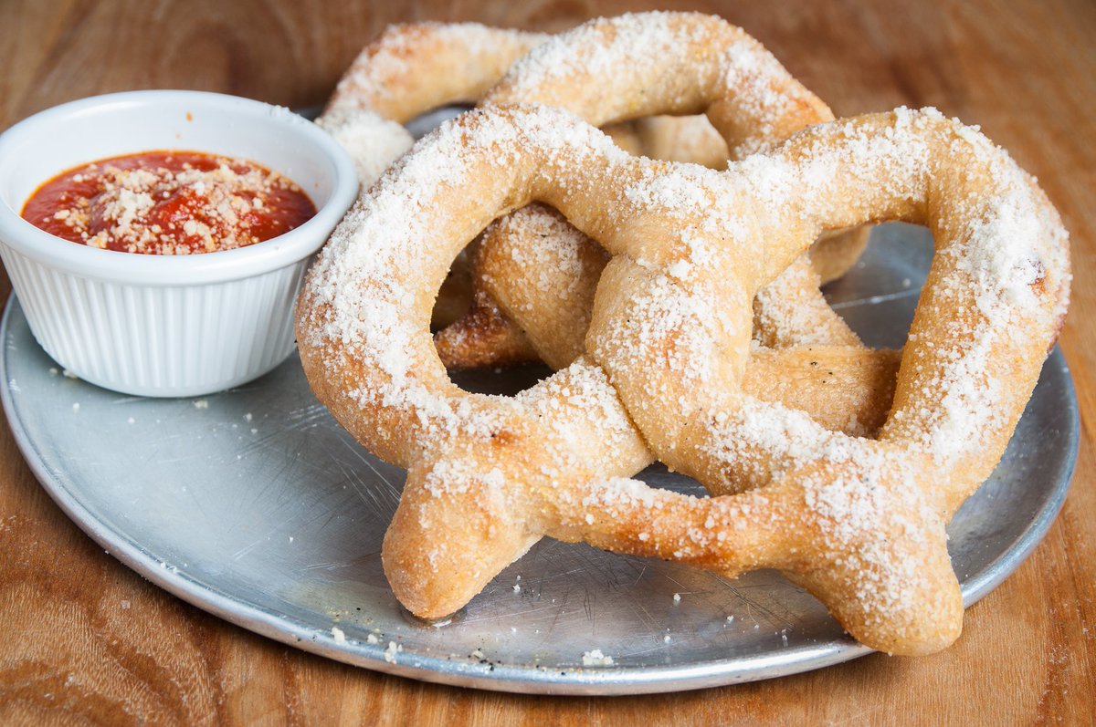 MellowAdMo's tweet photo. 'tis the season to be twisted. #ShopSmallAdmo https://t.co/Dana95qdmu