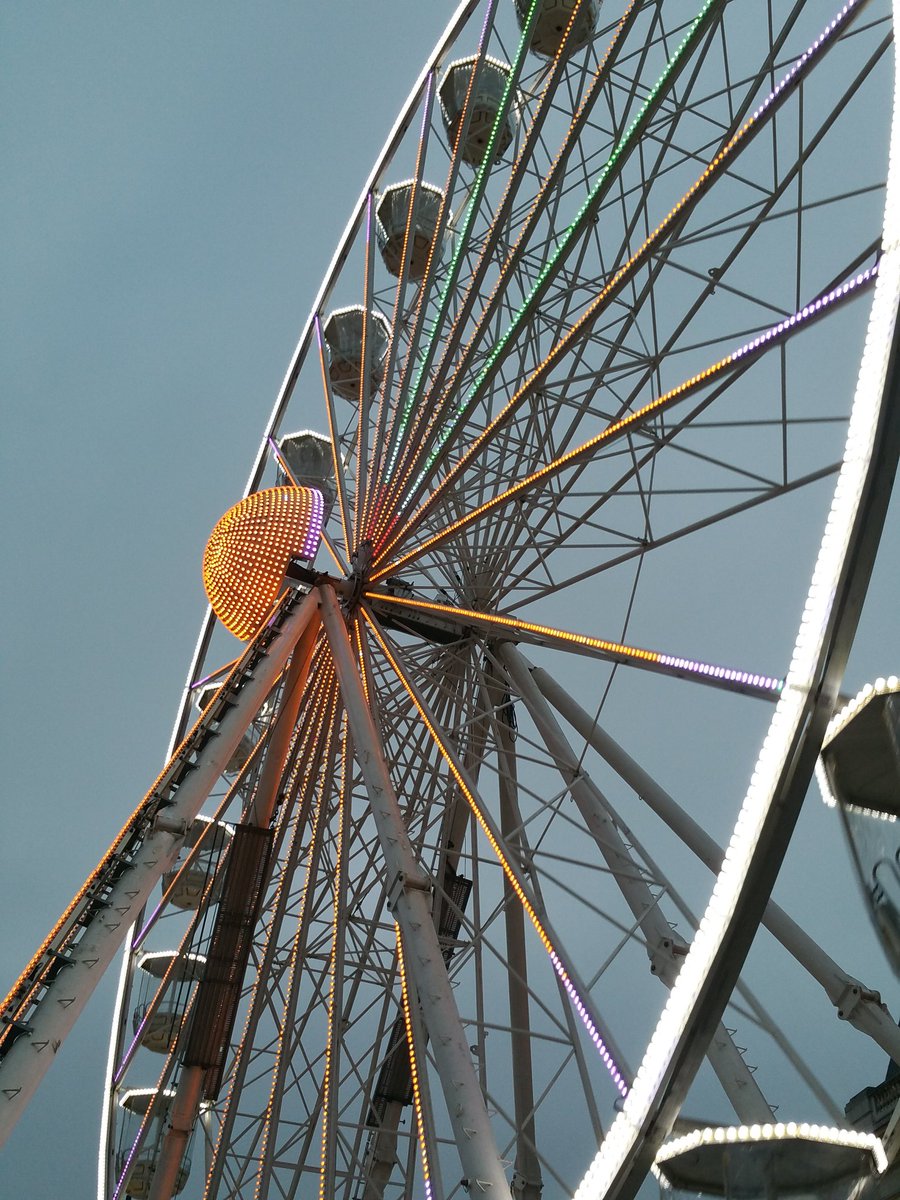 YvesCalippe's tweet photo. Et elle tourne tourne la grande roue place de la république  #lemansunevillequibouge https://t.co/a0jal28V5E