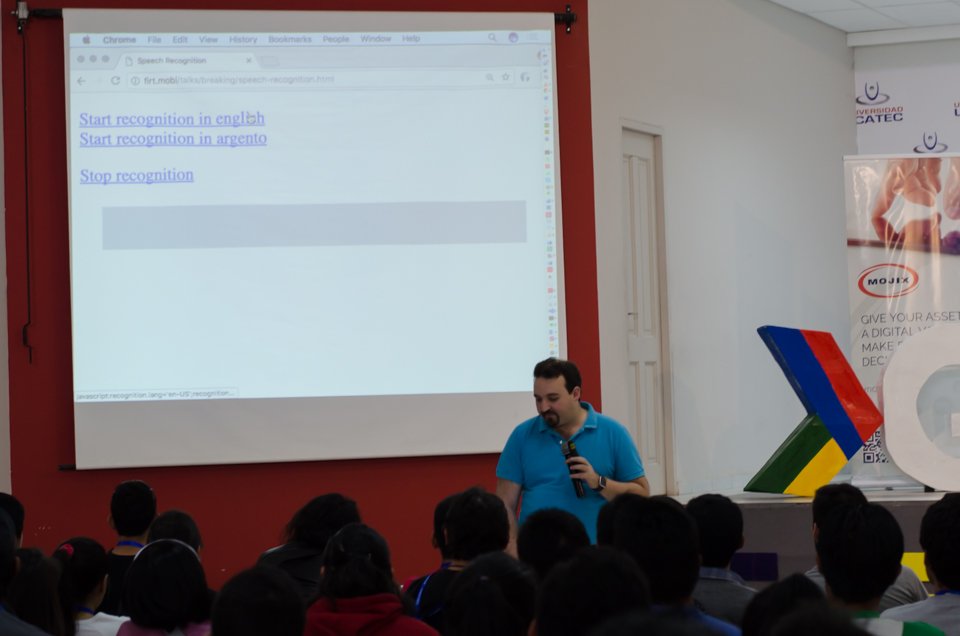luixaviles's tweet photo. "La Web salta al mundo fisico" junto a @firt en el #DevFest16 de Cochabamba!
#DevFestCocha16 #Bolivia https://t.co/NMSnmE6AxZ