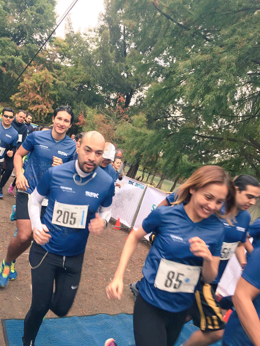 Siemens_Mexico's tweet photo. Hoy realizamos nuestra carrera #S5K, #CorremosconCausa junto a @FondoUnidoMx apoyando a la Primaria Ponciano Arriaga. https://t.co/Xzs5Y9kHG9
