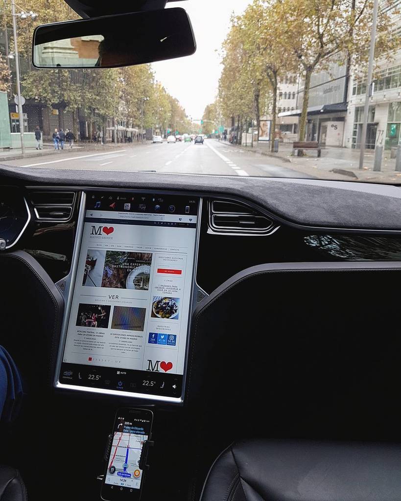 MadridSeduce's tweet photo. #TeslaOnTheRoad | Qué maravilla tener el #CabifyTesla by @cabify_espana durante unos días … https://t.co/Riddpdhu8M https://t.co/kr0EdJ4h4D