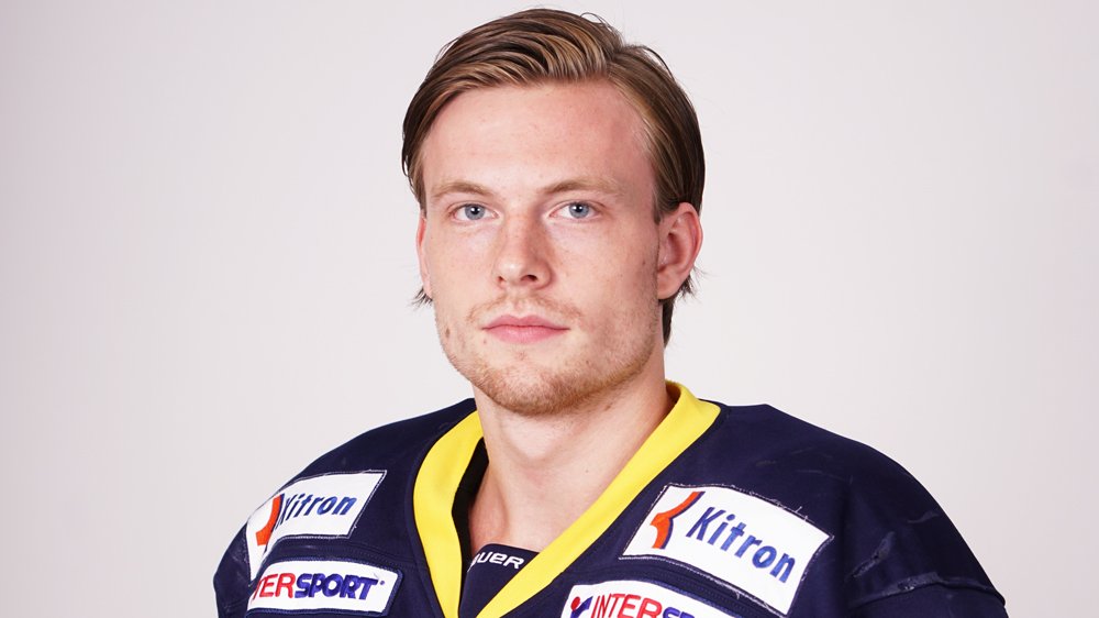 HV71's tweet photo. Ikväll tar HV-fostrade Johan Malmborg på sig a-lagströjan för första gången #hv71 https://t.co/NncLIf30ww