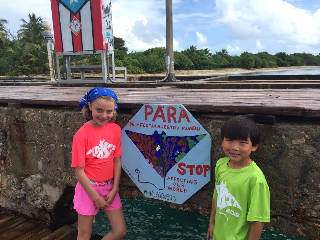 SarahBowmanVMD's tweet photo. Checking out Zoe's sign from #mantastic #vcht #vieques https://t.co/juVJoF6CRz