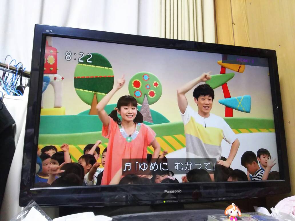 飯田さやか あしたてんきにな れ たまたま停止したところ このだいあつ似てる よしお兄さん男の子誘導してお手振り あつこお姉さんと ペンダント触られてまっすぐになっちゃったチョロミー