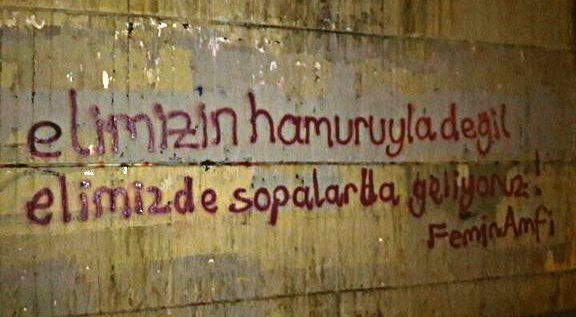 Kadınlar artık elinin hamuruyla değil elindeki sopalarla biline...
<a href="/FeminAmfi/">FeminAmfi</a> #25Kasım
#KadınlarVardır