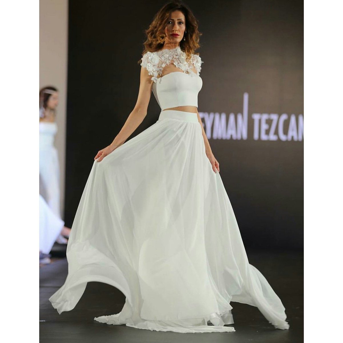 Bu cumartesi belki de en iddialı gününüz olabilir kim bilir ? 🙈 

#Suleymantezcan #hadijestore #hadijeistanbul #hadije #designer #white