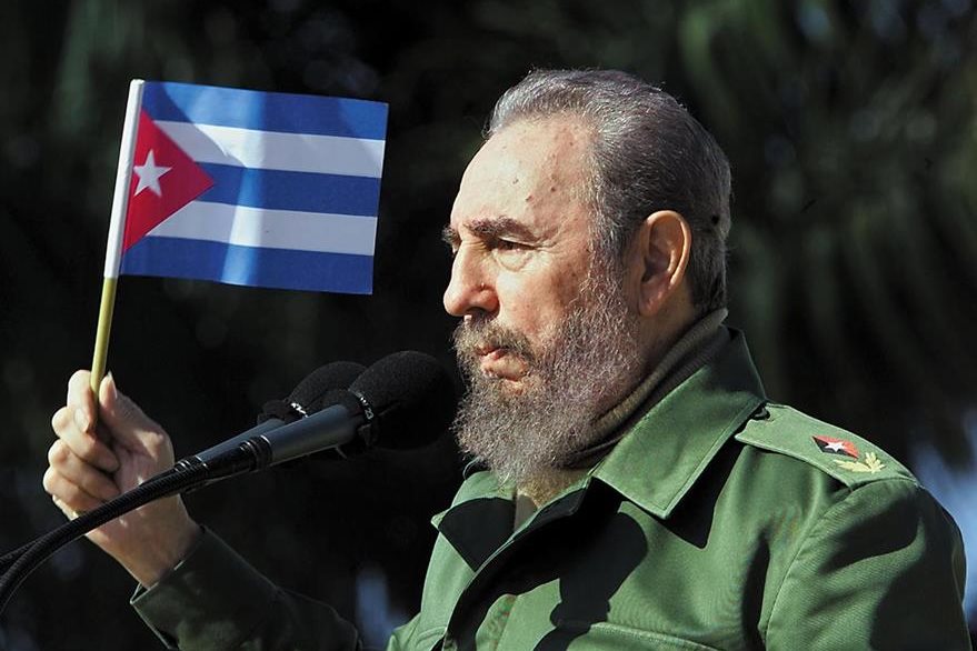 Fidel y Cuba ingresando definitivamente en la Historia Grande. Junto a su pueblo, ejemplo de dignidad y soberanía.
