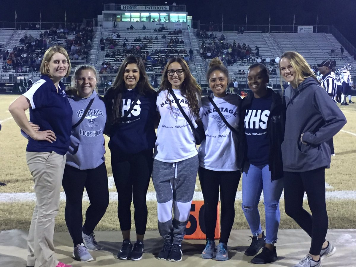 SportsMedHHS's tweet photo. So thankful for these girls and very proud of our guys! #bringonroundthree #GoHuskies https://t.co/Jw3r79Heri