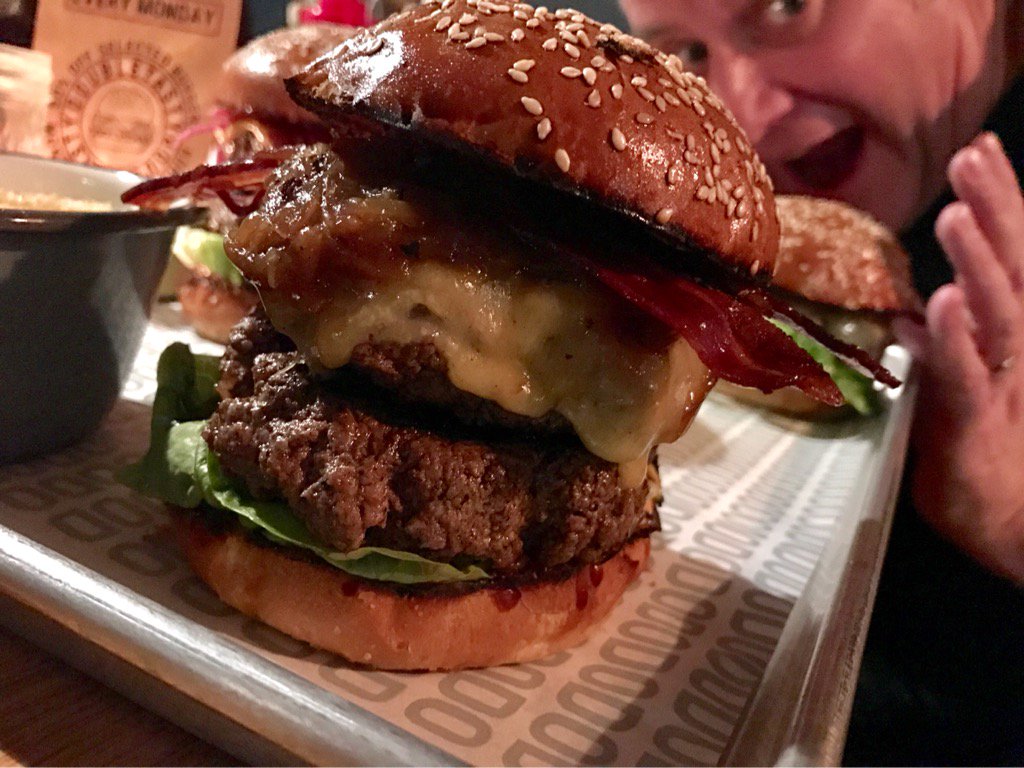 DrSimonsTravels's tweet photo. Excellent first trip to @bottleofsauceGL last night #CotswoldsBurgerClub https://t.co/ifpLsGTyCB