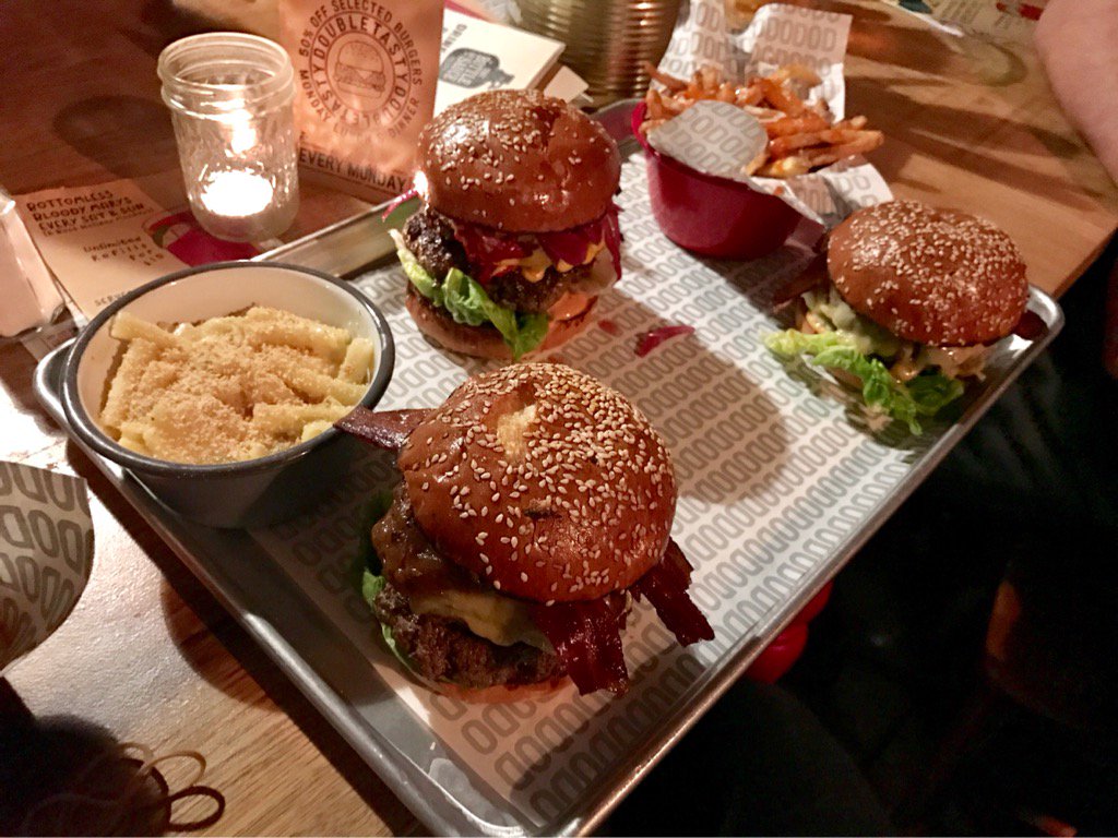DrSimonsTravels's tweet photo. Excellent first trip to @bottleofsauceGL last night #CotswoldsBurgerClub https://t.co/ifpLsGTyCB