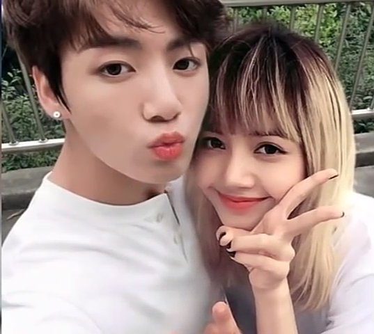 reixzhan's tweet photo. Because Jungkook x Lisa is 💚 #bts #blackpink #lizkook #likook https://t.co/9tDzdM96oD