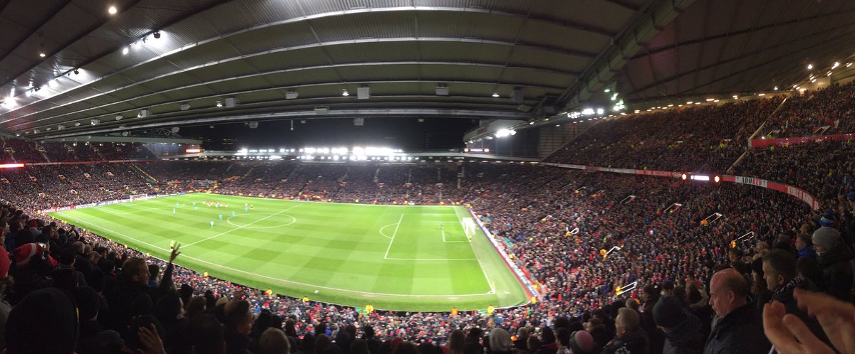 RoelvanAarle2's tweet photo. Wat een atmosfeer was het in manchester #MUFCFEY https://t.co/dqoj7lVz8H