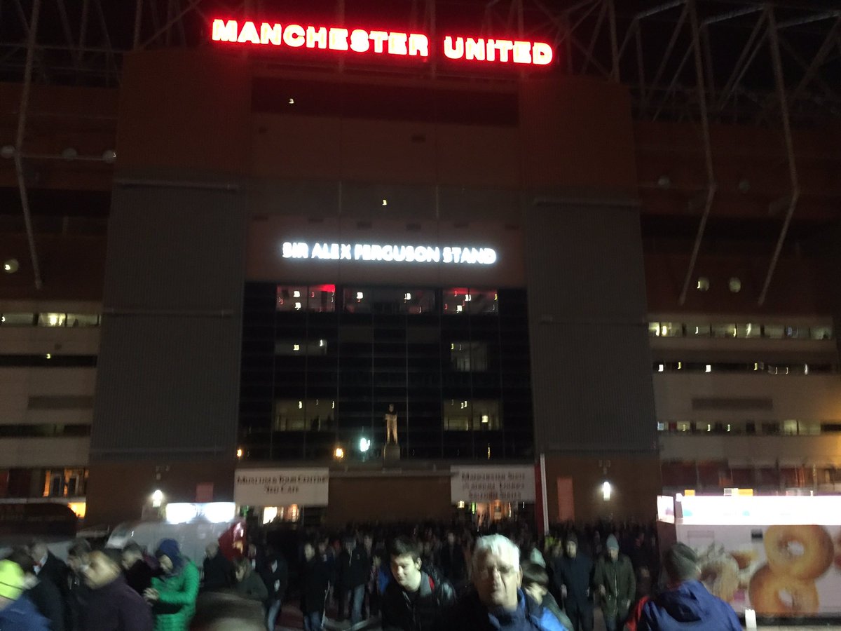 RoelvanAarle2's tweet photo. Wat een atmosfeer was het in manchester #MUFCFEY https://t.co/dqoj7lVz8H