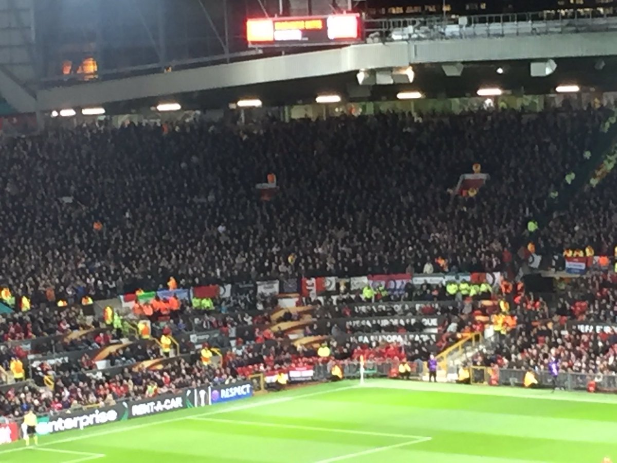 RoelvanAarle2's tweet photo. Wat een atmosfeer was het in manchester #MUFCFEY https://t.co/dqoj7lVz8H