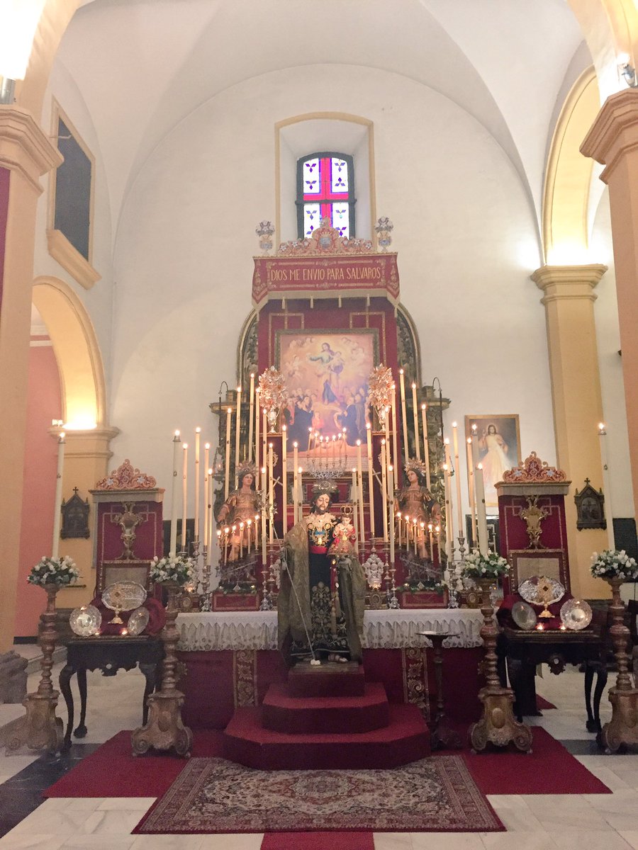 Panorámica del altar del Voto y del besamano a San José.