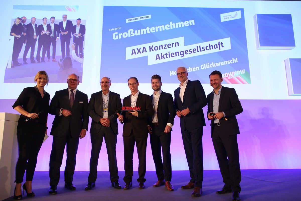 AXADeutschland's tweet photo. Glücklich, den #DWNRWaward mit nach Hause nehmen zu dürfen! #lastnight Eine tolle Auszeichnung für @AXA_IC  #Innovation #digitalewirtschaft https://t.co/ZwPd6sX6KM