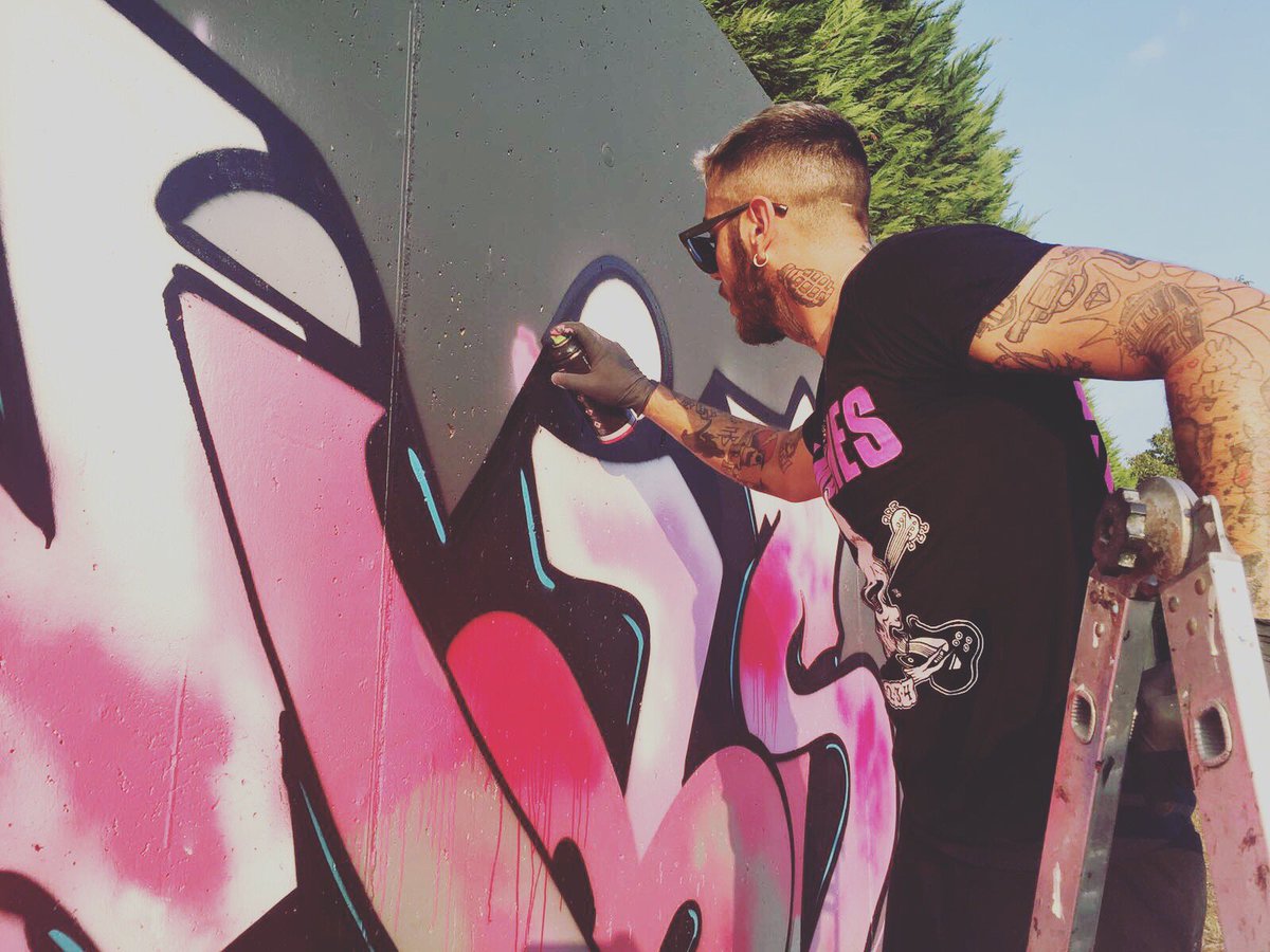 RealEmisKilla's tweet photo. Un capo dalla colpa. Un leader corregge gli errori. https://t.co/7GJkXxjtVo