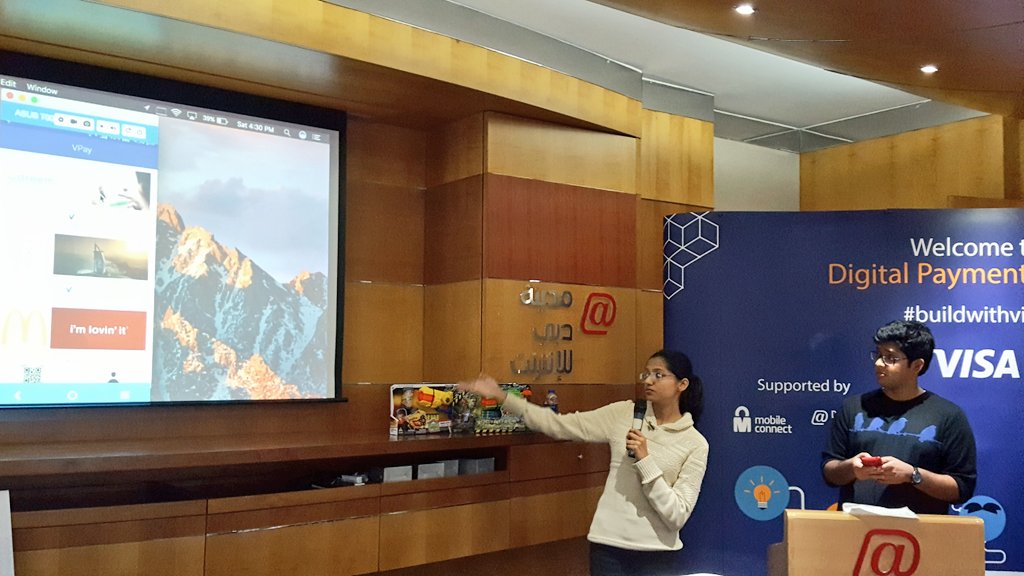 DIC_Community's tweet photo. #Digitalpayments integrated with #Blockchain in an #innovative loyalty program with team SMA ART. #BuildwithVisa #DecodeDubai https://t.co/RaVz2Eu6H2