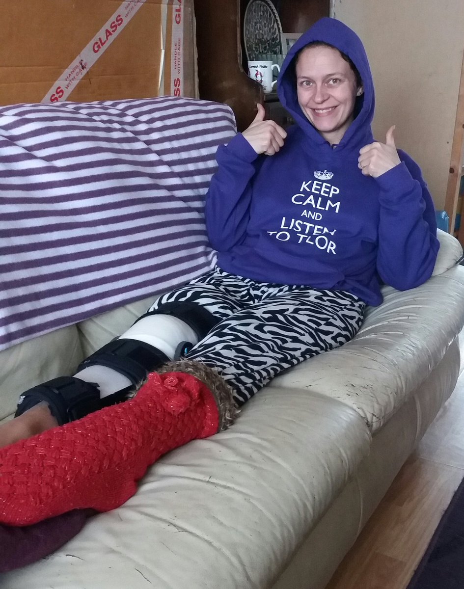 Jillybird7's tweet photo. @RileySmith @henrioconnor @Jonah17 I got my friend Vicki a top done with the band name as she thinks you guys are amazing! #poorlyleg #TLOR https://t.co/SBzPsSVJef