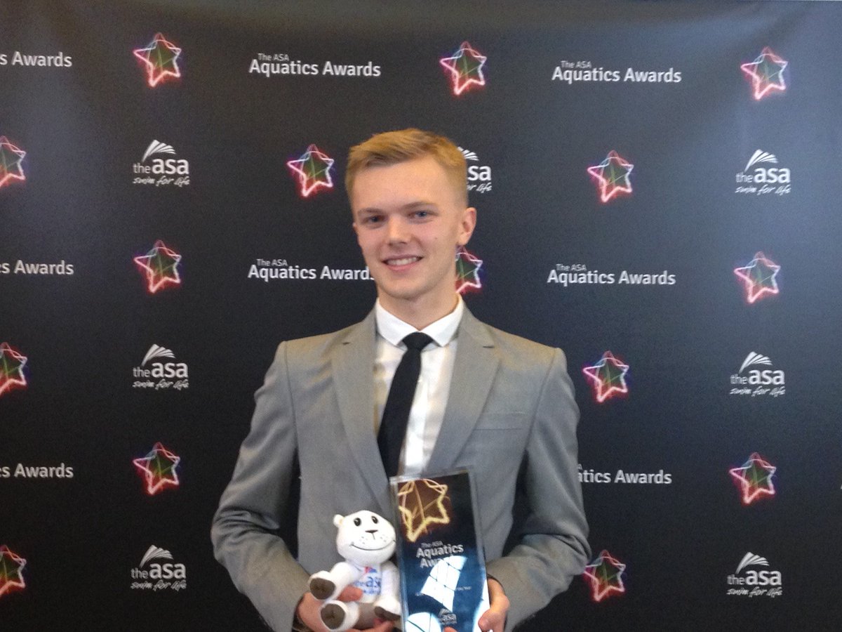 Swim_England's tweet photo. ASA Young Volunteer of the Year goes to: @CHill_synch of @LeedsSynchro! Silver to Jordan Lakin and bronze to Nathan Clarke. 👏 #ASAAwards2016 https://t.co/dOZZJGa67m
