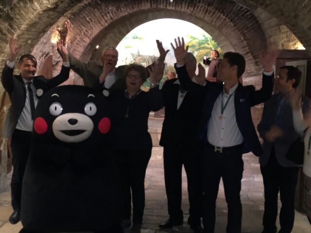 Bienvenue/Welcome à <a href="/55_kumamon/">くまモン【公式】</a> et <a href="/KumamonStaff/">くまモン東京スタッフ〈公式〉</a> à #Paris ! Enjoy your stay in our Region. #tourisme
