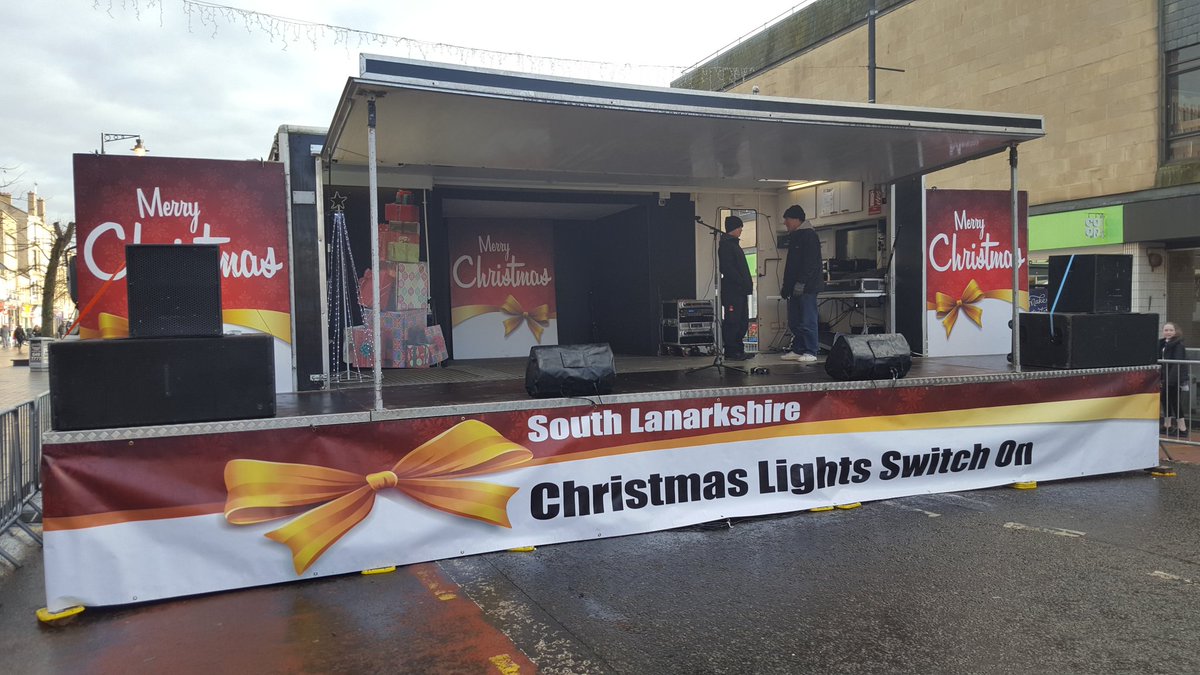 PreciseEventsuk's tweet image. The Gig Rig rolls in to Rutherglen today for the Xmas lights switch on. #mobilestage #Events #Rutherglen #Christmas
