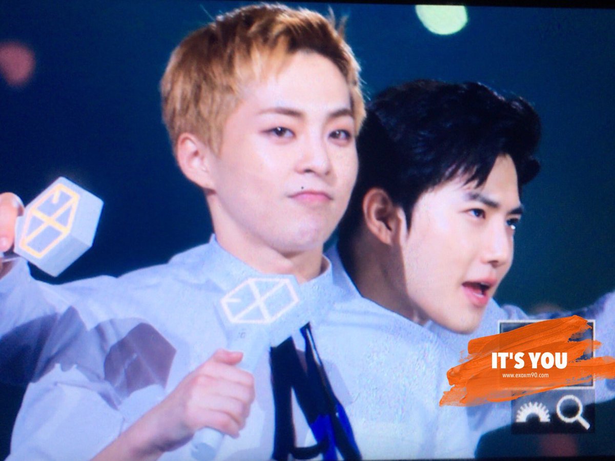XiuminThailand's tweet photo. [PREVIEW] 161126 XIUMIN @ #EXOrDIUMinTaipei Day 1

พี่ใหญ่และลีดเดอร์ของเราค่ะ ตัวติดกันเลยนะคะ☺️

Cr. exoxm90com https://t.co/M5oCzuDTxY