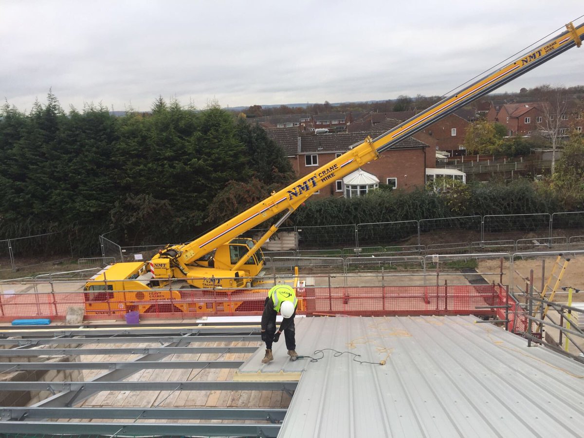 Saturday suction lifting installation of <a href="/KingspanIP_UK/">Kingspan Insulated Panels UK</a> for derby council on their Stenson Fields primary school project