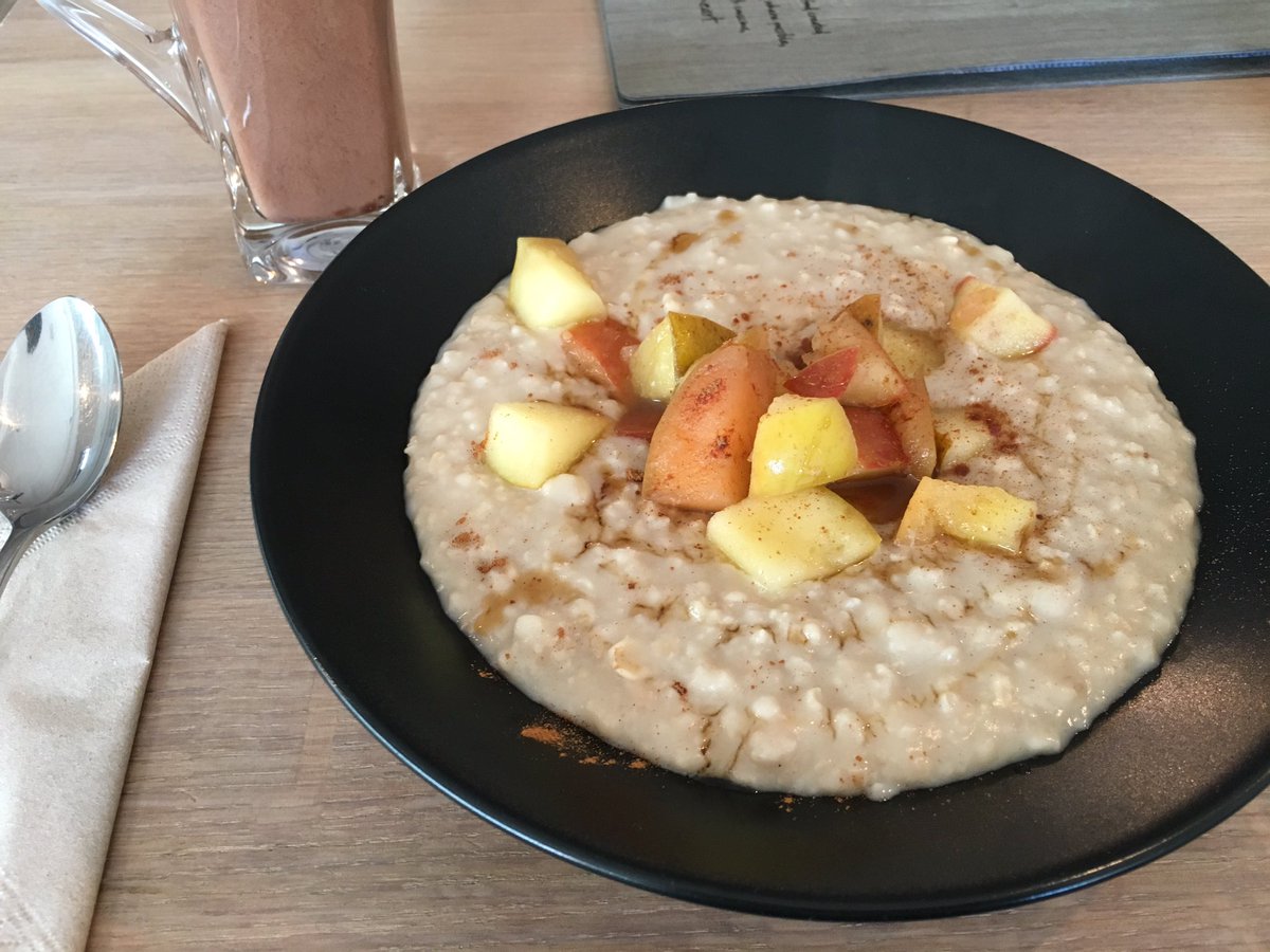 きゃた メニューにはサンドイッチとポリッジ ヨーロッパ式お粥 と書いてありましたね サンド イッチ