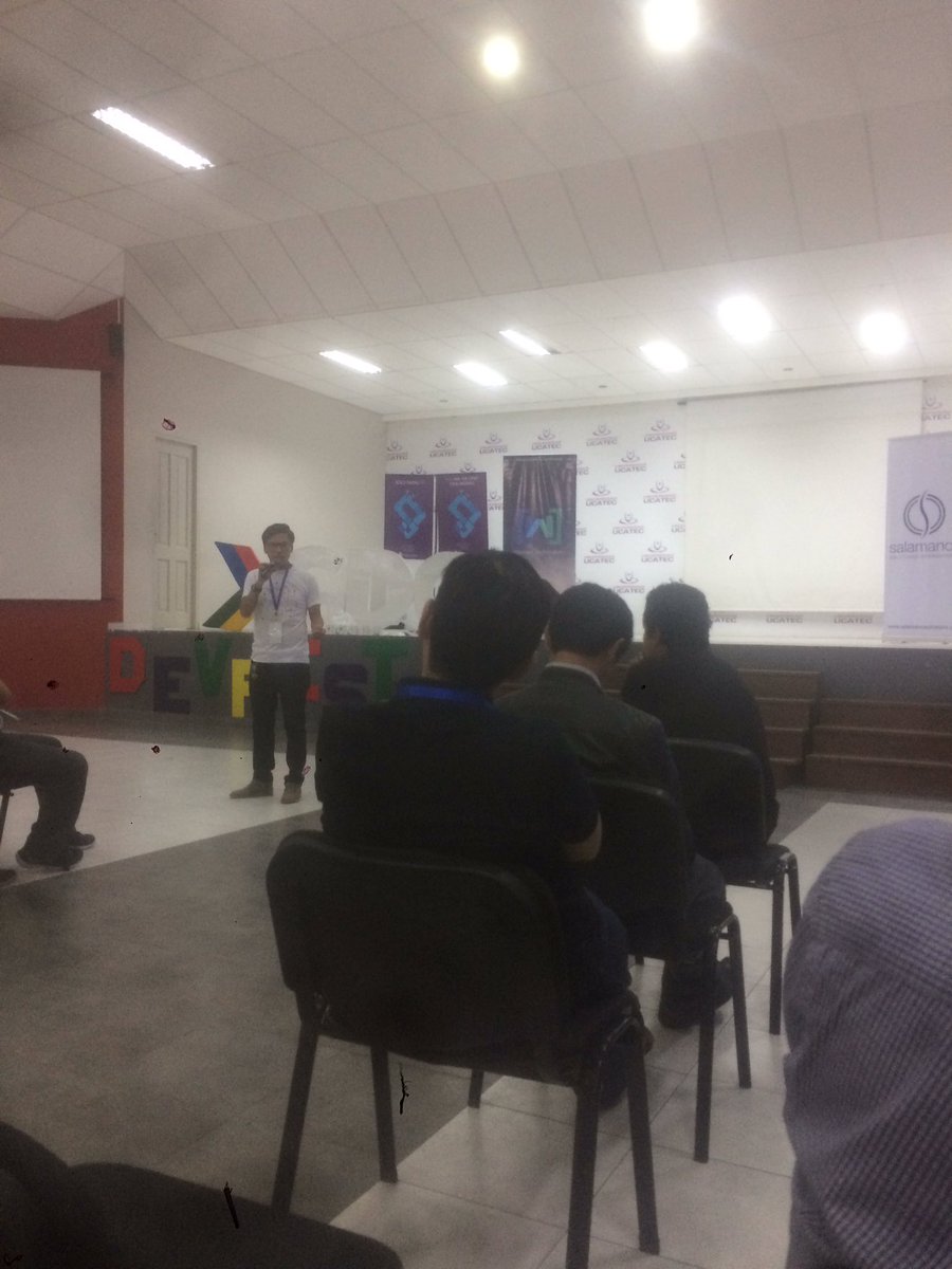 Alerollano's tweet photo. #DevFestCocha16 #DevFest16 #GDGCochabamba https://t.co/7F9VoDuL6S