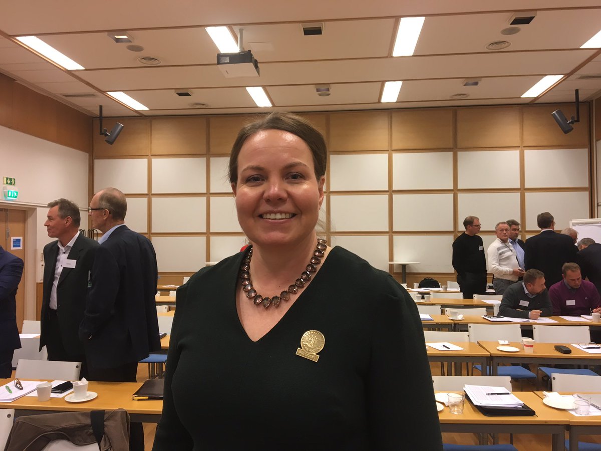 Golfliiton uudeksi puheenjohtajaksi on valittu äänin 29-11 Hanna Hartikainen. Lämpimät onnittelut Hannalle!