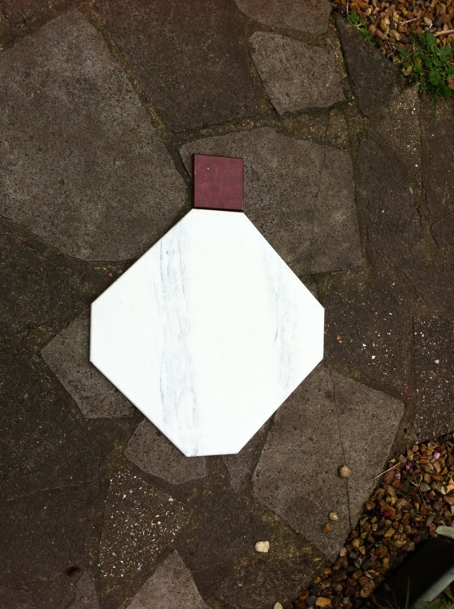 raventiling's tweet image. Any tile shops got anything like this in stock, marble effect with diamond accent, would prefer them with pre-cut corners?