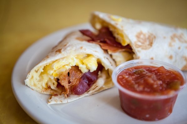merridees's tweet photo. #ShopSmall in @DwtnFranklinTN today! Start your morning off right with a hot cup of coffee and a tasty breakfast burrito at #Merridees. https://t.co/yl2bZMriPe