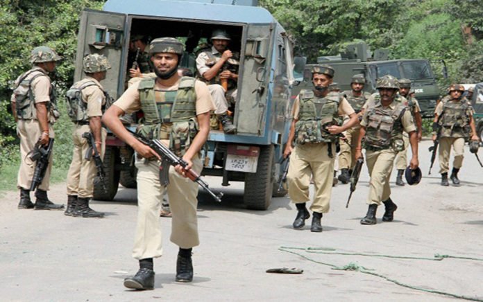 1stIndiaNews's tweet photo. कश्मीर में बीएसएफ के काफिले पर हमला, 2 जवान घायल
https://t.co/fAyggbgQL6
#TerriorstAttack #BSF #Terriorst #JammuKashmir #SecurityForce https://t.co/Z7cZGNDIwW