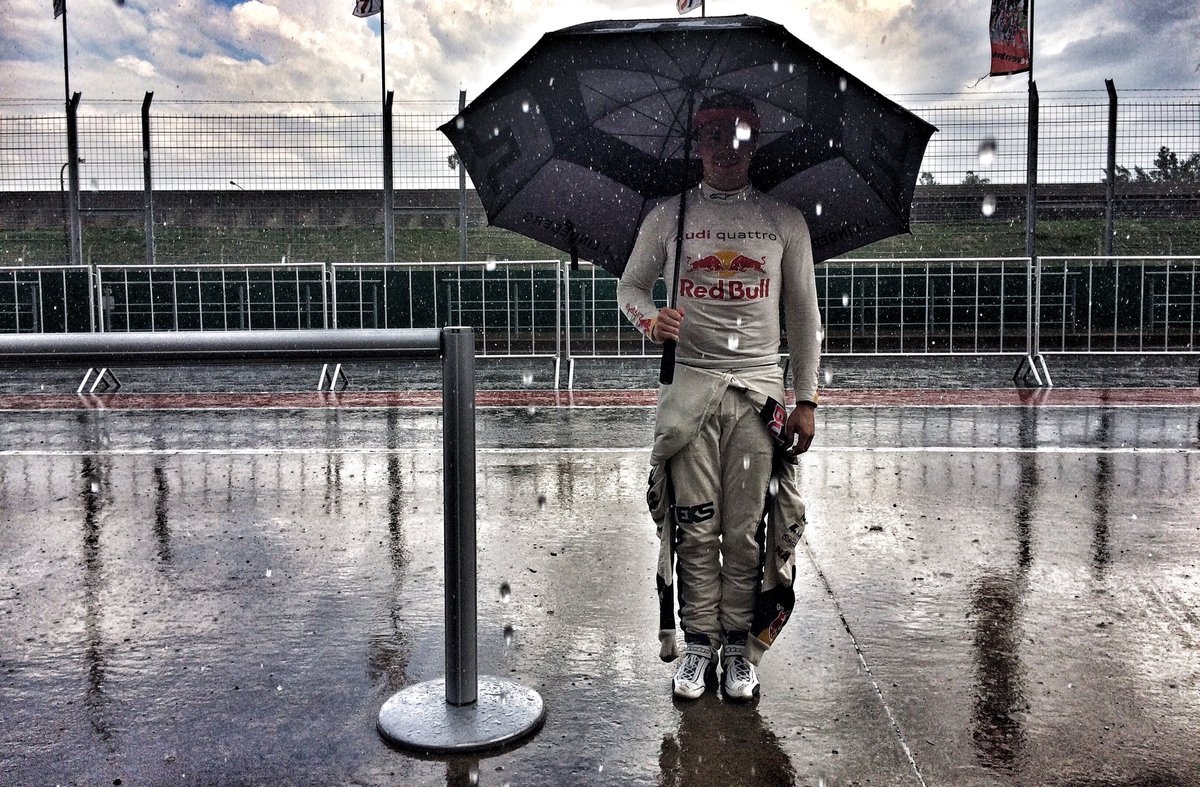 EKSRX's tweet photo. We go for the wet tyres now. #HeavyRain #EKSRX #WorldChampion #WorldRX #Heikkinen #topicross https://t.co/W6mRw1wnt9