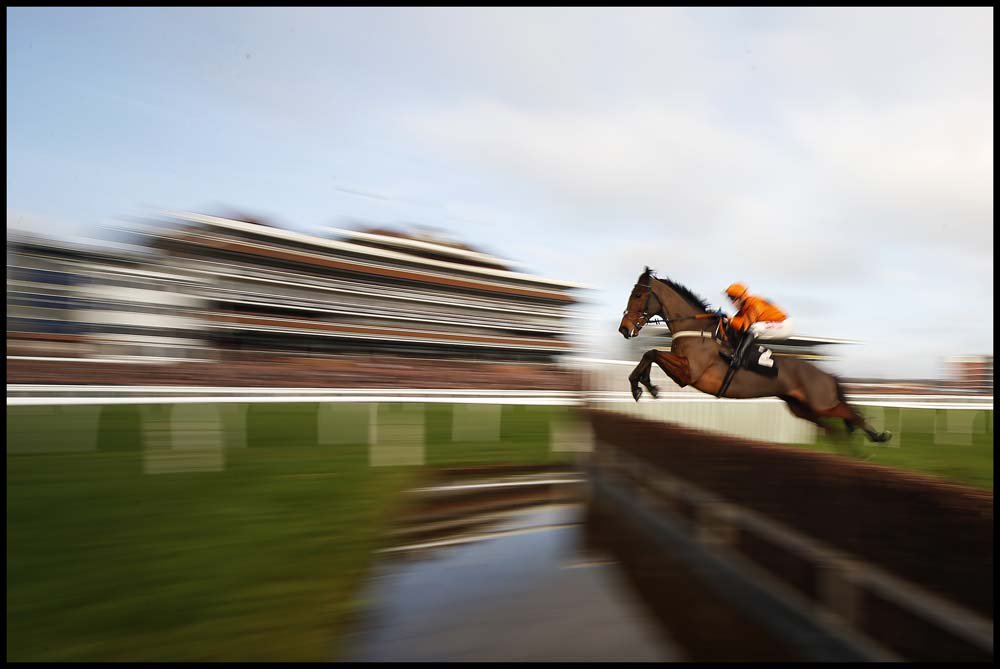 alancrowhurst1's tweet photo. The magnificent Thistlecrack and @tommyscu clear the water jump @NewburyRacing @GettyImages @GettySport https://t.co/Hd8KKhkcLl