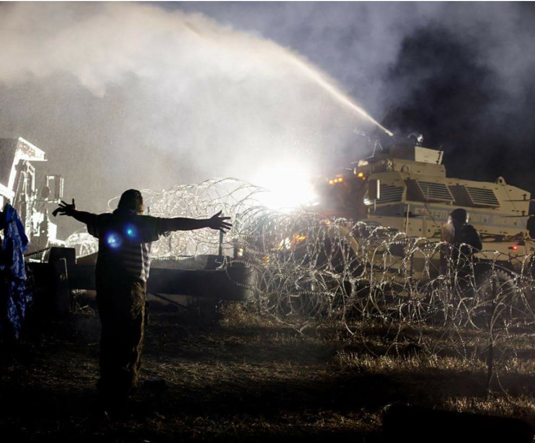 socialist_ca's tweet photo. Here's a way to help at Standing Rock. It's even more urgent now...https://t.co/hMGskhbGN1 #NoDAPL #WaterIsLife #WaterProtectors https://t.co/7nbWya4YjA