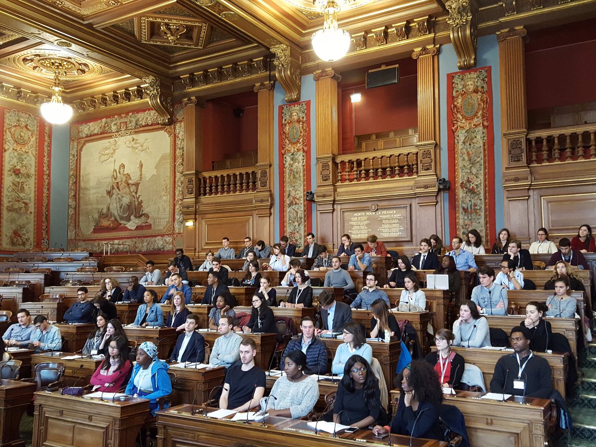 yfurgal's tweet photo. Séance d'installation du Conseil Parisien de la Jeunesse en présence de @PaulineVeron et @maopeninou #cpj2016 #cpj2017 https://t.co/tmYEG4I0sS