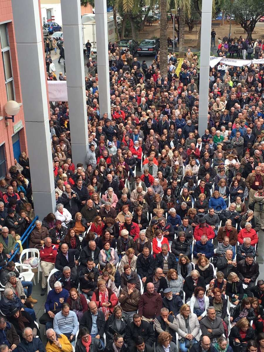 sanchezcastejon's tweet photo. Para ganar a la derecha y unir a la izquierda debemos unir al #PSOE. Eso solo lo vamos a conseguir votando. 
#Xirivella #Valencia https://t.co/oHFtHIwPLy