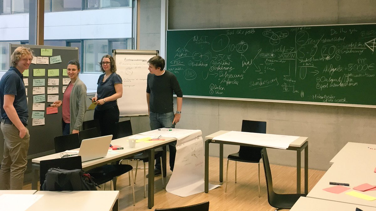 dualacademy's tweet photo. Master students at UAS Vorarlberg working with co-founders on Dual's biz development roadmap. #RealWorldEducation https://t.co/43brGXpdP6