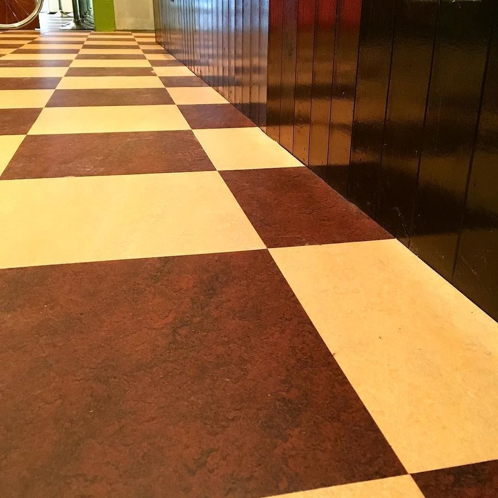 ParadiseSliceUK's tweet image. It really ties the room together. #datfloor #stationwagon #paradisesliceuk #20inch #pizza … ift.tt/2g38h5R