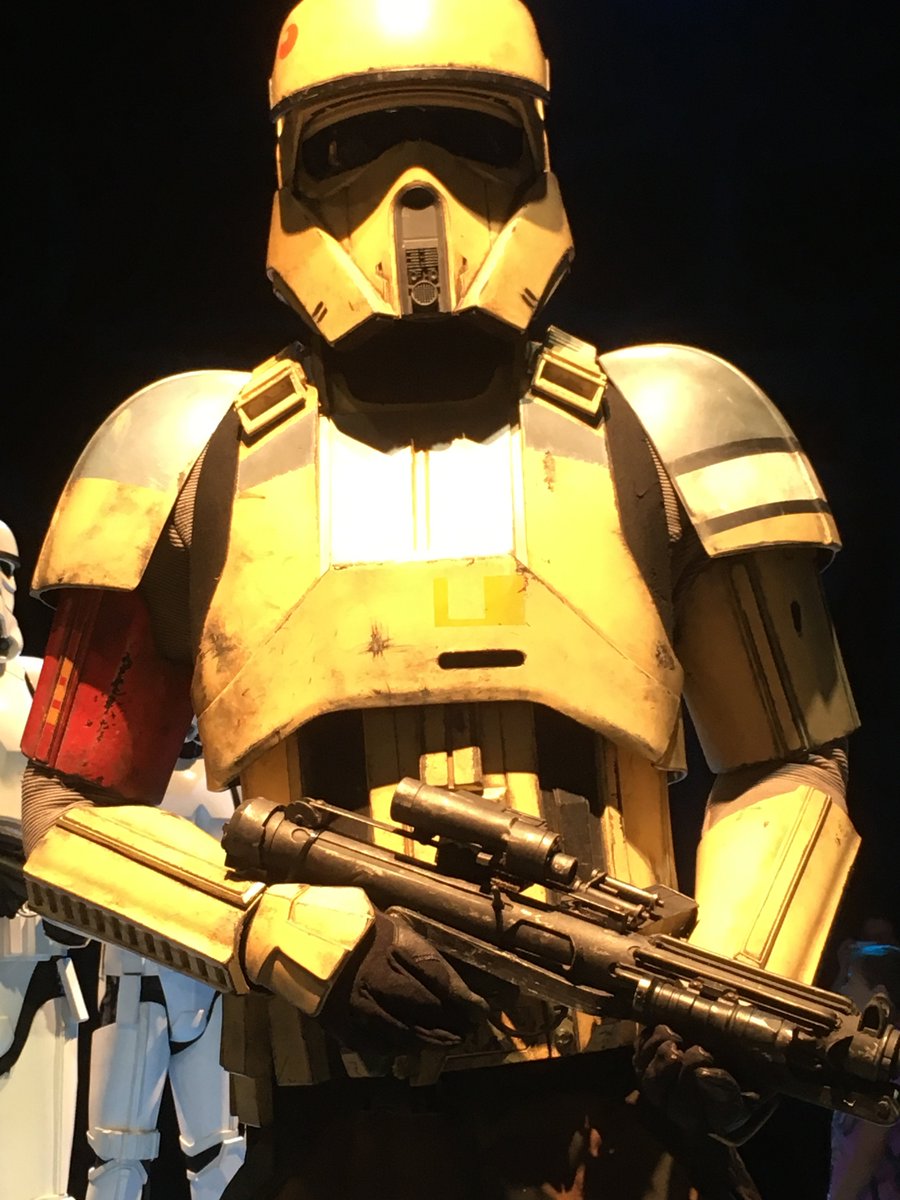 mulderville's tweet photo. Dire qu'en juillet dernier notre site couvrait le @SW_Celebration #Londres et découvrait les costumes du très attendu #SWRogueOne @starwars https://t.co/oMILnEUA3y