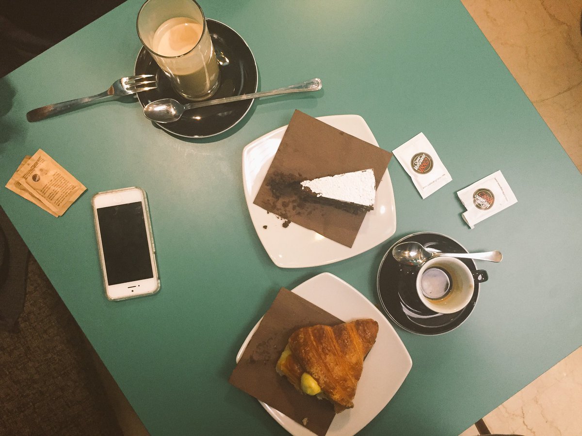 fabiaanja's tweet photo. Oggi colazione così al (great) Gatsby Café #cappelleriavecchia #bellaroma #piazzavittorio https://t.co/FF0HzDSN0F